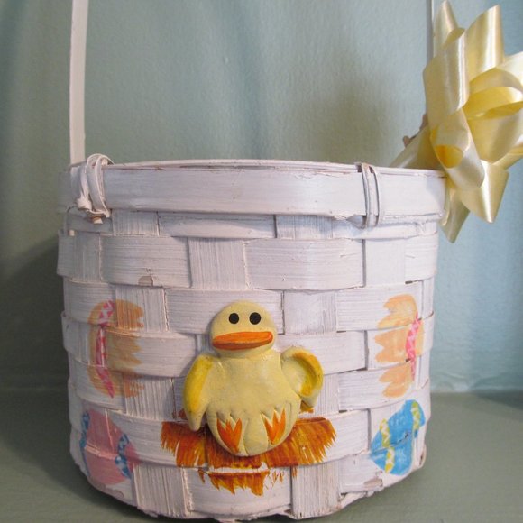 Vintage Woven Wicker Basket ~ Yellow Duck & Eggs ~ White with Handle So Cute! - Picture 8 of 9
